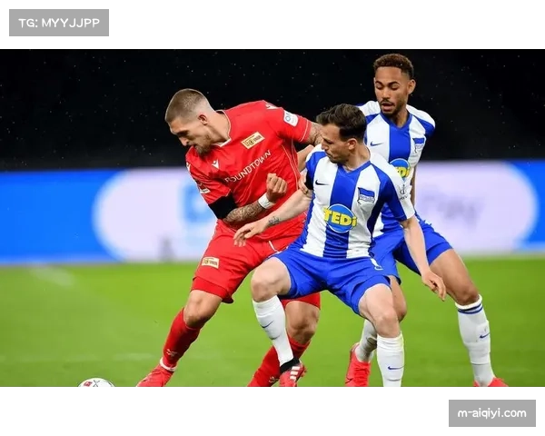 诺丁汉森林球员在伤停补时阶段因战术犯规阻止反击，领到黄牌