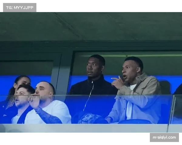 场边花絮:皇马对阵曼城,看台上出现多位NBA球星的观战身影 场边花絮:皇马对阵曼城,看台上出现多位NBA球星的观战身影